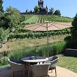 Weinburg -das *